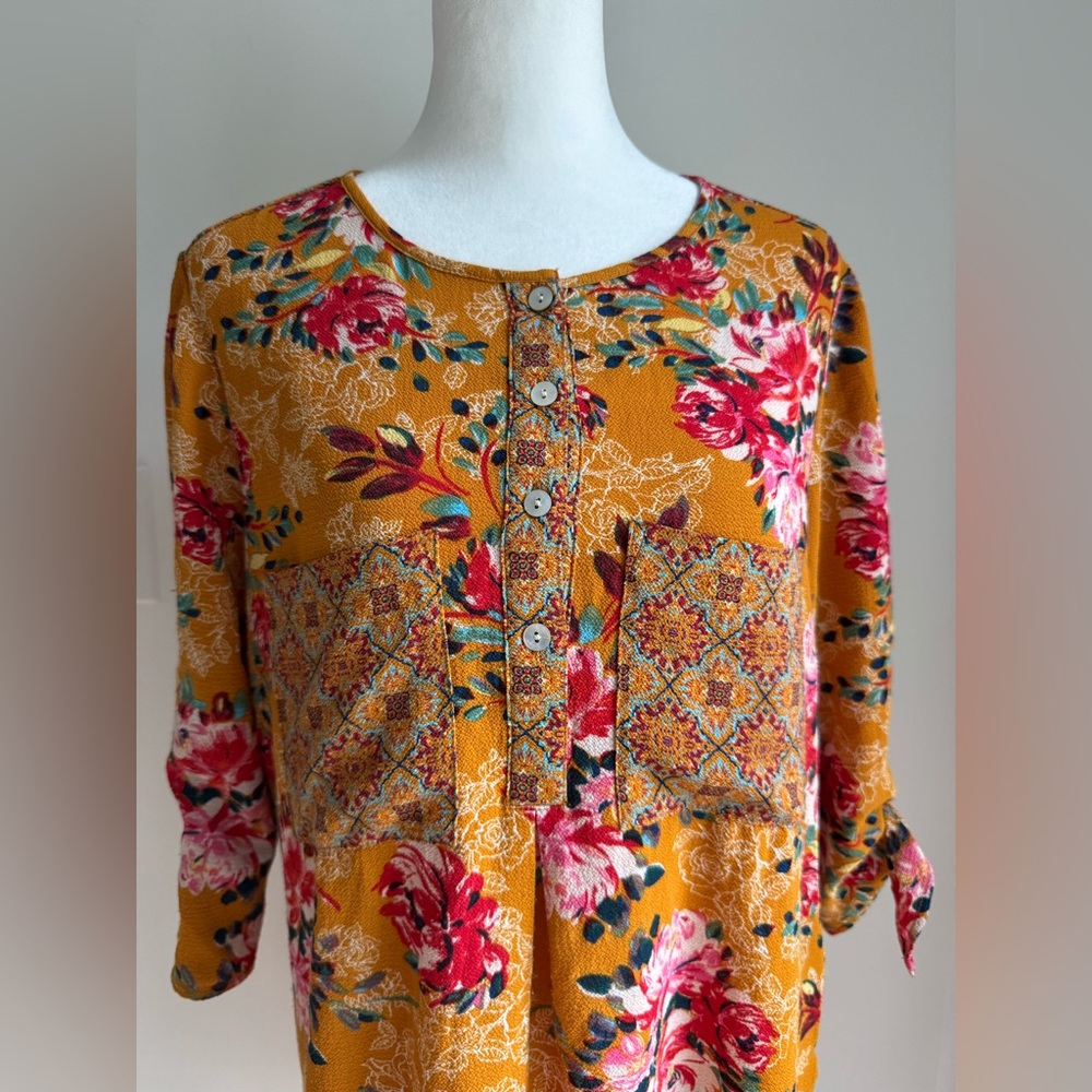 Fig & Flower Women's Gold with Red Floral Design Blouse Tunic Sz M Anthropologie - Picture 2 of 11